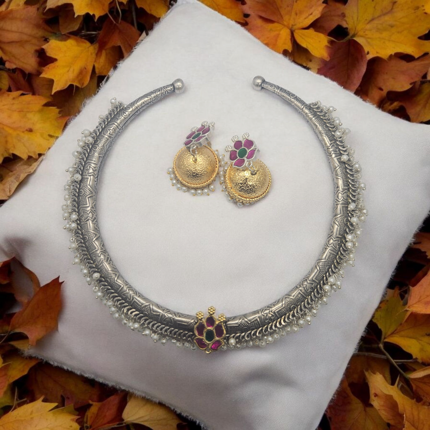 Dual Toned Hasli Neckpiece